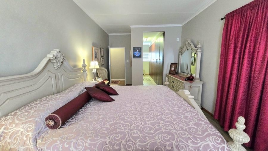 4 Bedroom Property for Sale in Kleinbaai Western Cape